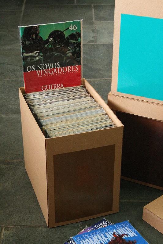 Como guardar revistas em quadrinhos - Caixas de papelão