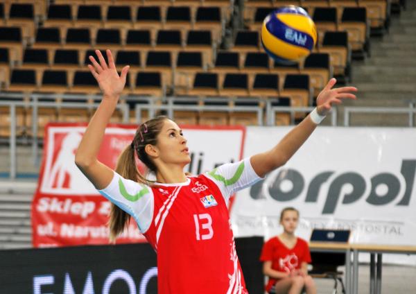 Como sacar por cima no vôlei - Saque por cima