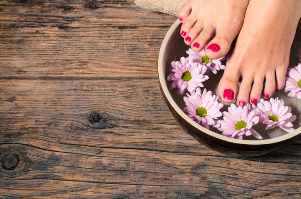 Como fazer escalda-pés caseiro - Como fazer um escalda-pés caseiro para relaxar