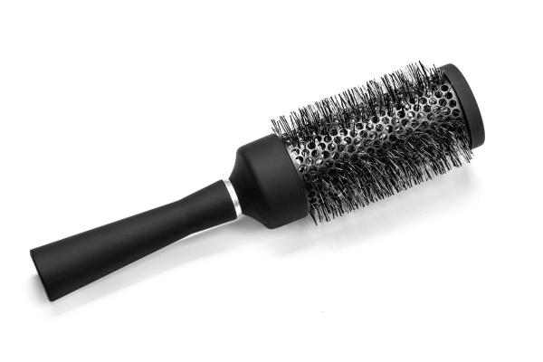 Tipos de escova de cabelo: descubra qual escolher - Escova de alumínio ou cerâmica