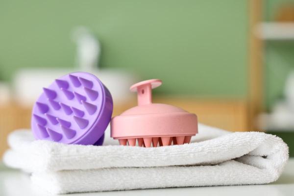 Tipos de escova de cabelo: descubra qual escolher - Escova de massagem para o couro cabeludo