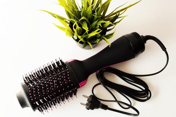 Tipos de escova de cabelo: descubra qual escolher - Escova secadora