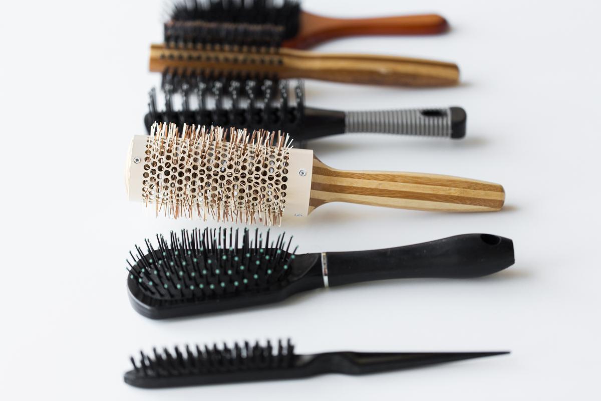 Tipos de escova de cabelo: descubra qual escolher