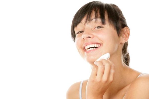 Como remover as espinhas com pus - Passo 2
