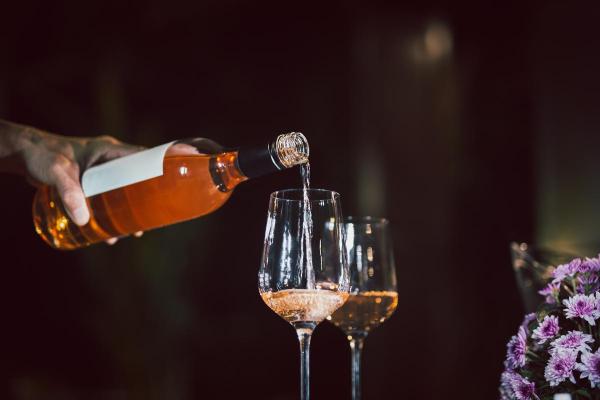 Vinho laranja: como se faz e opções para degustár-lo - Como servir vinho laranja