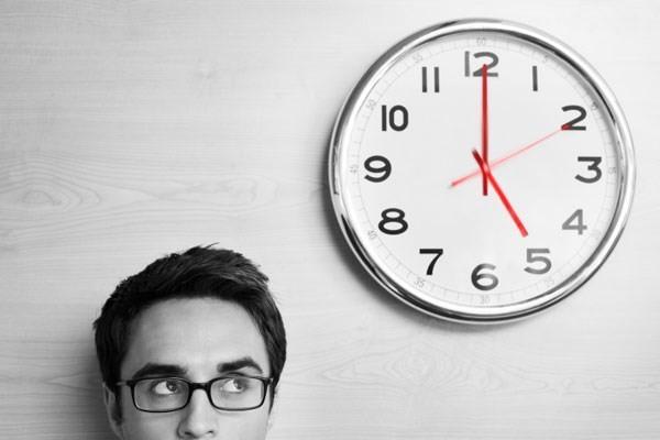 Como fazer um aviso prévio para sair mais cedo do trabalho