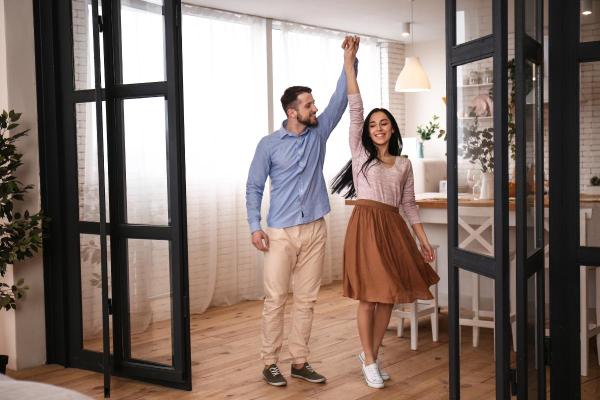 Noite romântica simples: ideias e como fazer - Aula de dança em casa