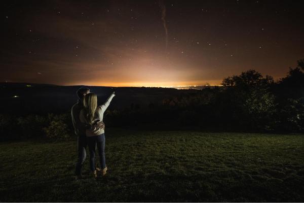 Noite romântica simples: ideias e como fazer - Ver as estrelas