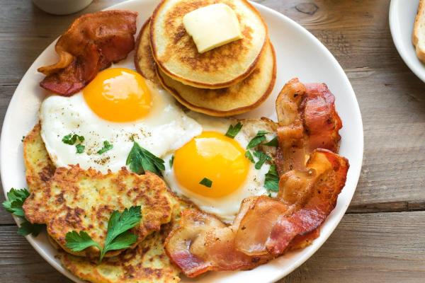 O que é café da manhã americano? - Qual é a ordem dos pratos em um café da manhã americano