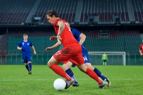 Quais esportes queimam mais calorias? - Futebol