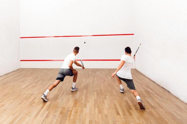 Quais esportes queimam mais calorias? - Squash