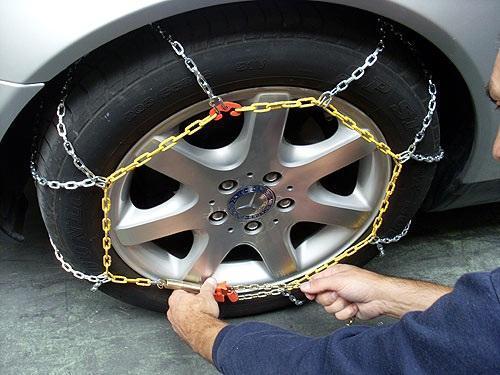 Como colocar as correntes de neve no carro - Passo 5