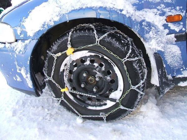 Como colocar as correntes de neve no carro - Passo 7