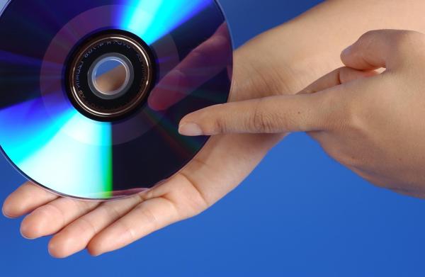 Como limpar um CD arranhado - Limpador de metal para corrigir CD riscado