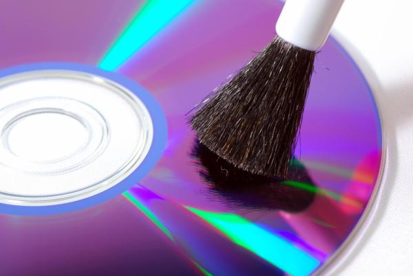 Como limpar um CD arranhado - Use um produto específico para CDs