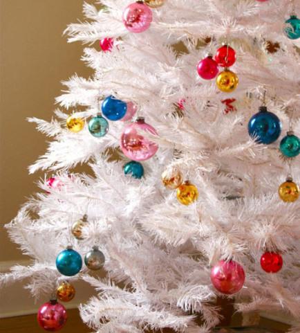 Como decorar árvore de natal branca