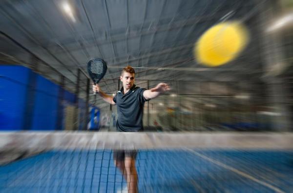 Como jogar padel para iniciantes