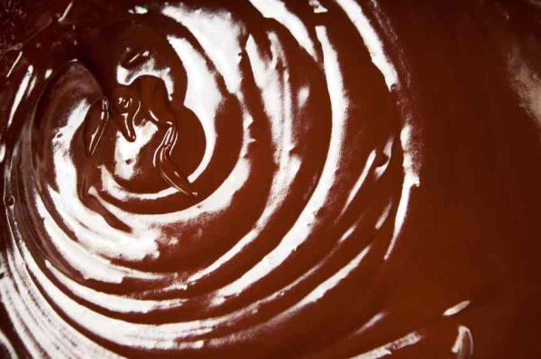 Como fazer bombom de chocolate - 2. Derreta o chocolate