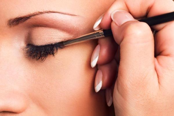 Como maquiar os olhos estilo árabe - Passo 5