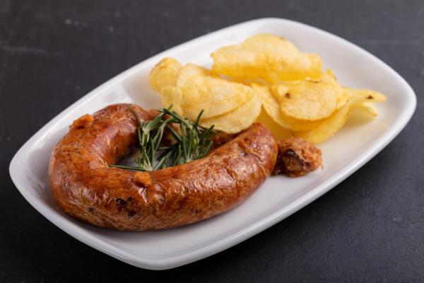 Comida típica de Portugal: pratos imprescindíveis da gastronomia - Alheira