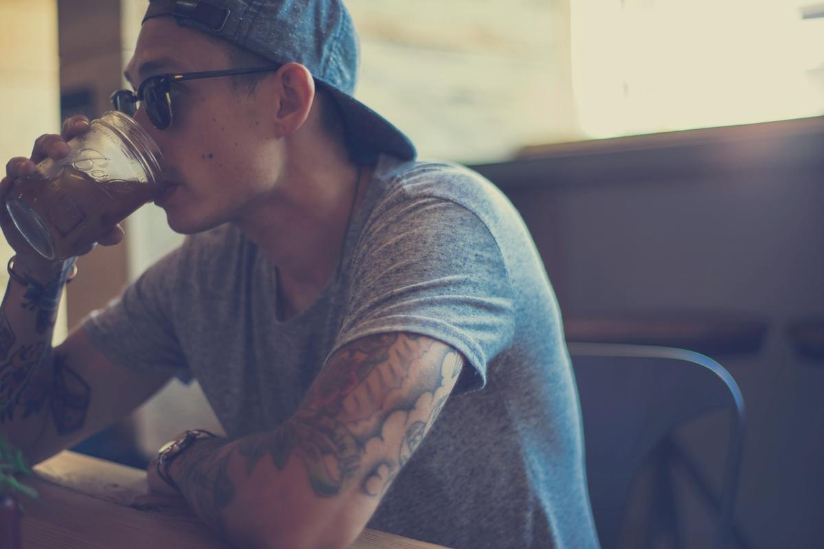 Pode beber quando faz tatuagem?