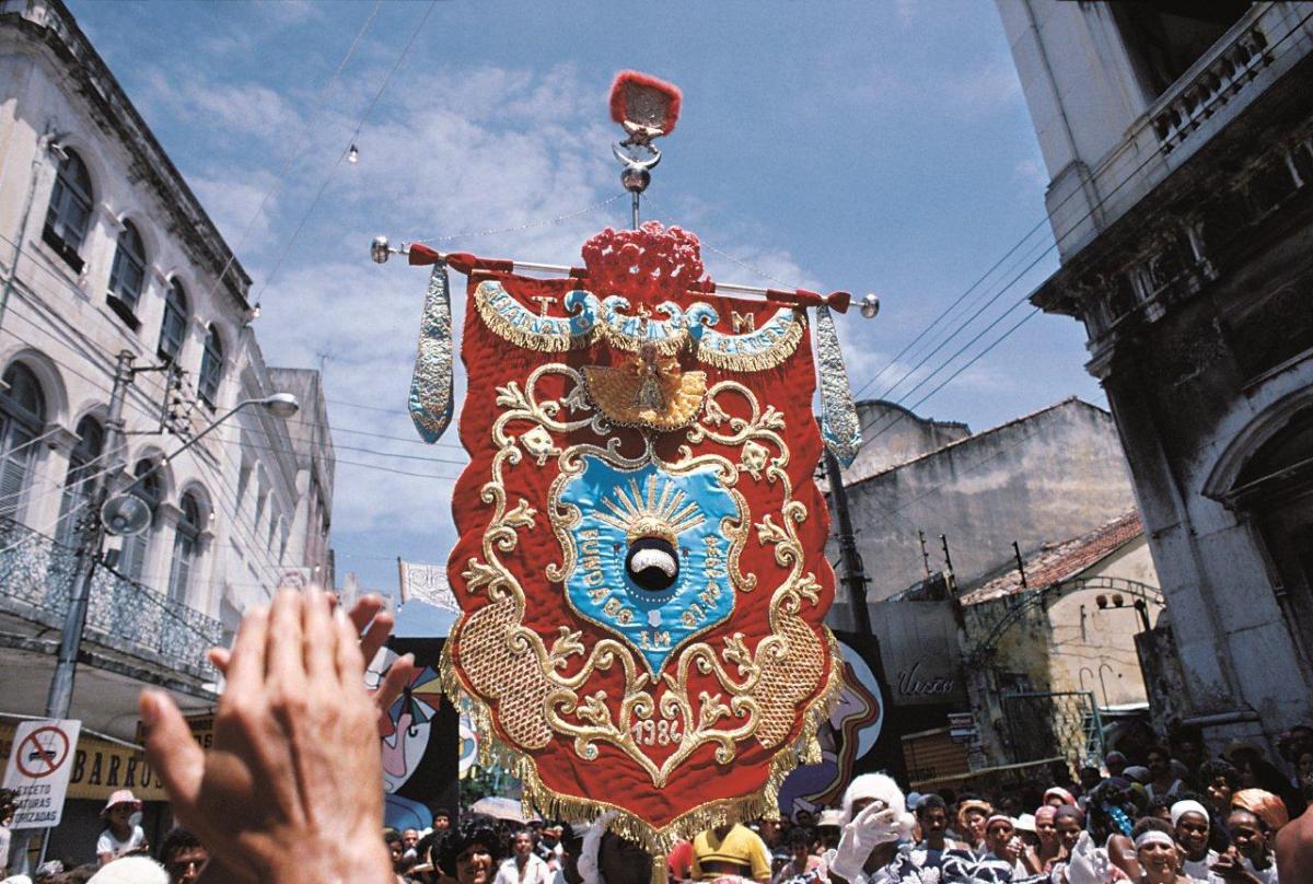 Como fazer estandarte carnavalesco