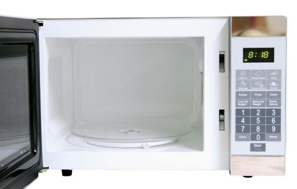 Como tirar o cheiro de queimado do micro-ondas