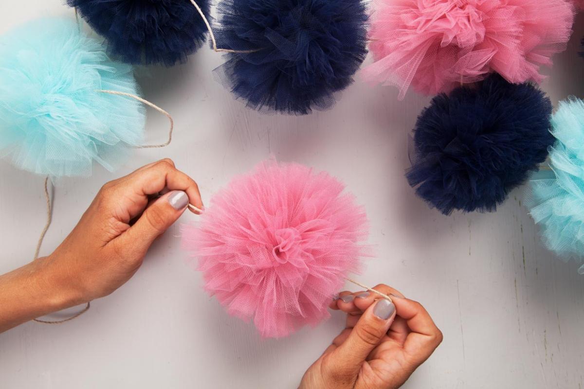 Como fazer pompom de tule