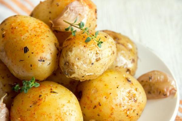 Como fazer batatas recheadas de presunto e queijo - Passo 1