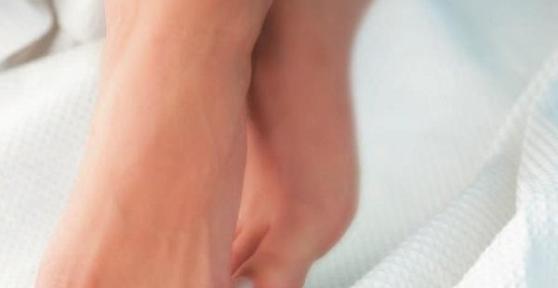 Como deixar as unhas grossas dos pés mais finas