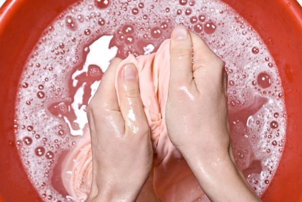 Como tirar manchas de corretivo líquido - Manchas de corretivo líquido na roupa