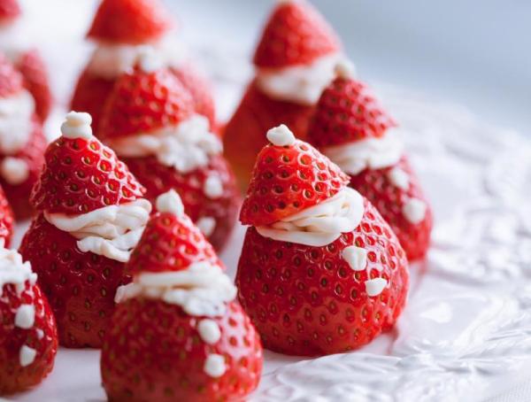 Sobremesas de Natal - 10 sugestões fáceis! - Papai Noel com morangos e chantilly