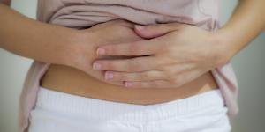 Cólica menstrual forte: como aliviar