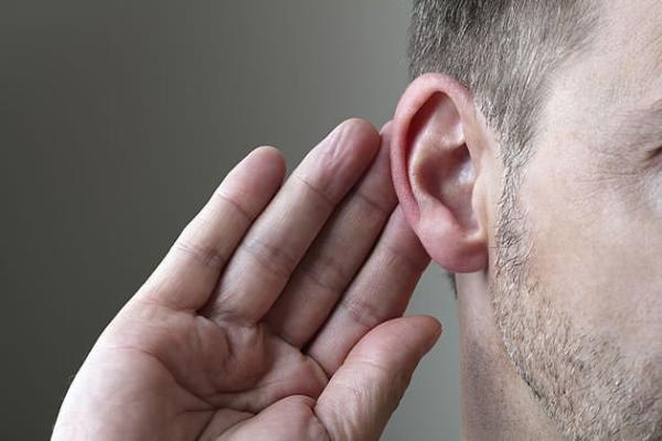 Como eliminar pelos na orelha - Por que os pelos aparecem