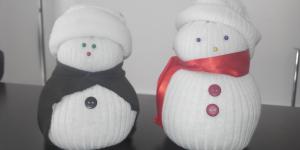 Como fazer um boneco de neve com uma meia