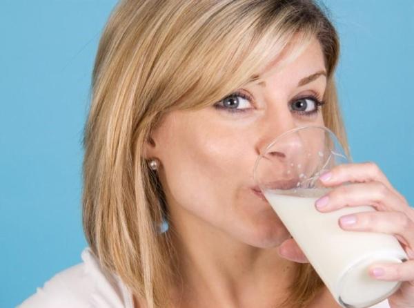 Qual é a diferença entre leite desnatado e leite sem lactose