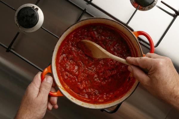 Como fazer molho de tomate para macarrão