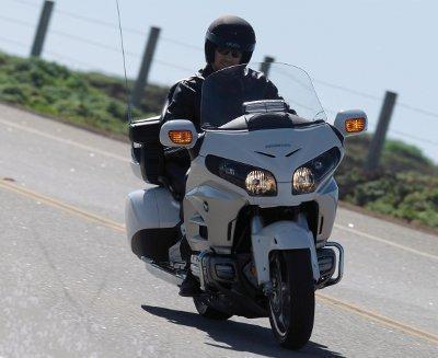 Por que minha moto se desliga em andamento