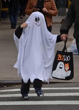 Como fazer uma fantasia de Halloween com roupas normais - Para criança