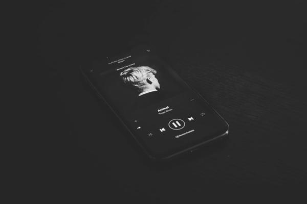 Como o Spotify sabe que moramos no mesmo endereço