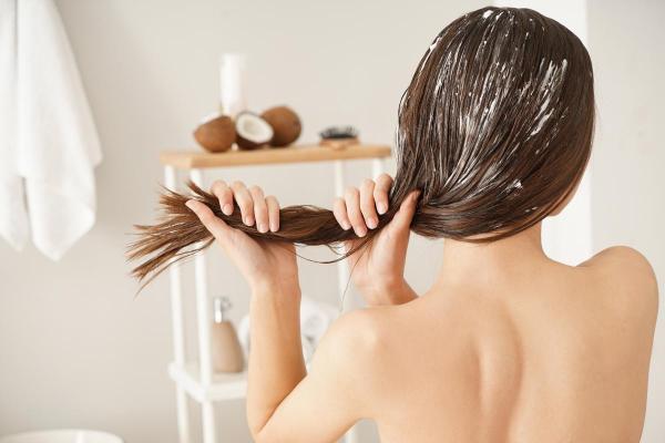Óleo de coco para o cabelo: benefícios e como usá-lo - Protege cabelos tingidos