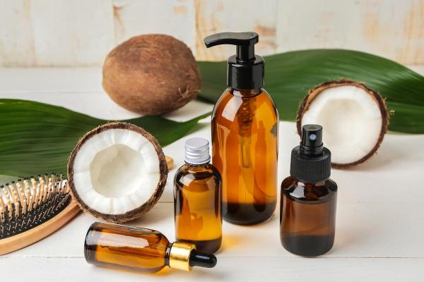 Óleo de coco para o cabelo: benefícios e como usá-lo - Repara pontas duplas