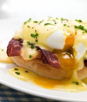 Como fazer ovos Benedict