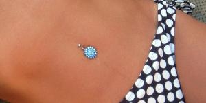 Como tratar um piercing no umbigo inflamado