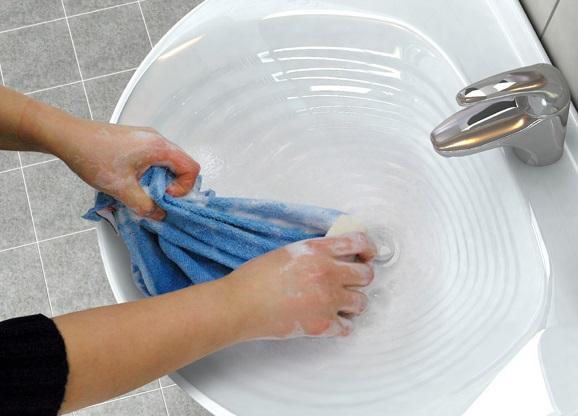 Como tirar mancha de Hipoglós da roupa - Passo 5