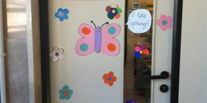 Como decorar uma porta para a primavera