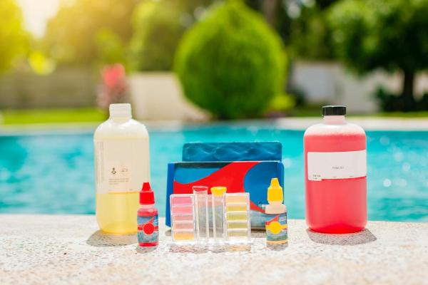 Como baixar o pH da piscina: dicas para mantê-lo equilibrado - Como medir o pH da água da piscina