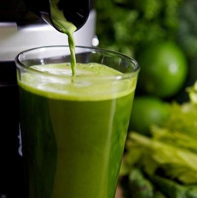 Como fazer sucos de verduras - Suco de espinafre, aipo e pepino