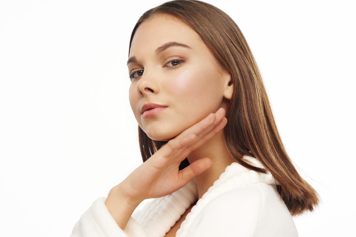 Mewing: o que é? É perigoso?