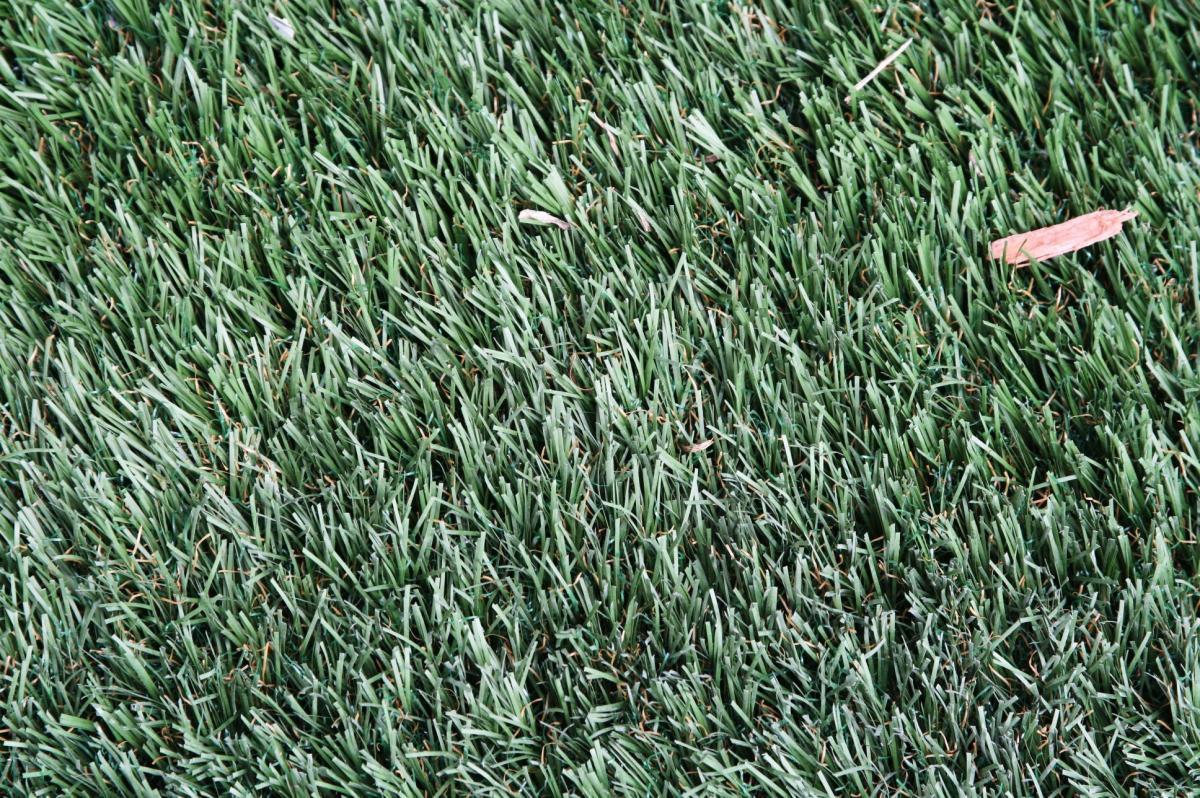 Como colocar grama artificial